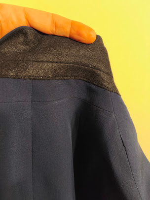 Hombro de una chaqueta durante un trabajo de recuperación de la prenda.