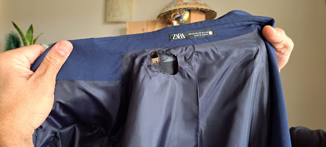 Detalle del tejido de una chaqueta durante su recuperación.